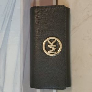 Michael Kors Fulton Flap Continental Leather Wallet